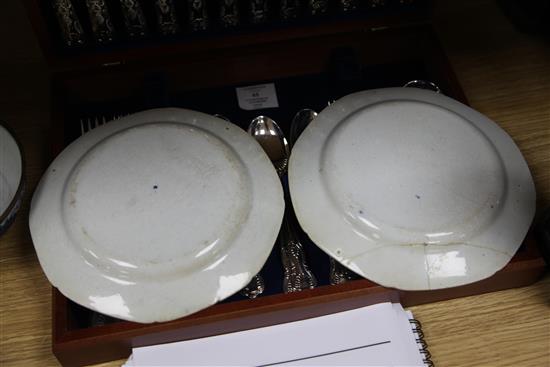 A Chinese blue and white bowl, five plates and two cups